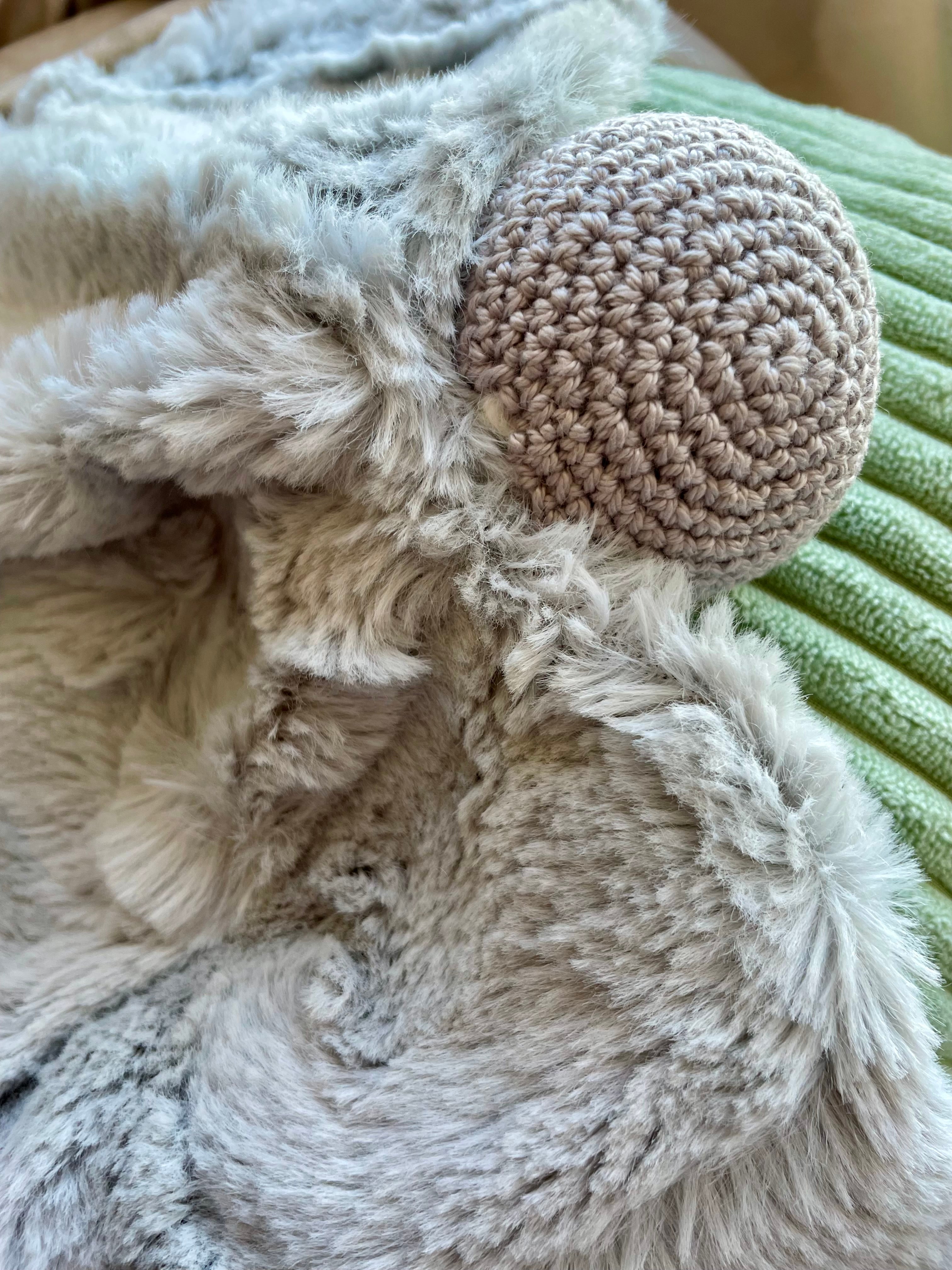 Doudou pingouin bébé en coton – Peluche artisanale pour nouveau-né