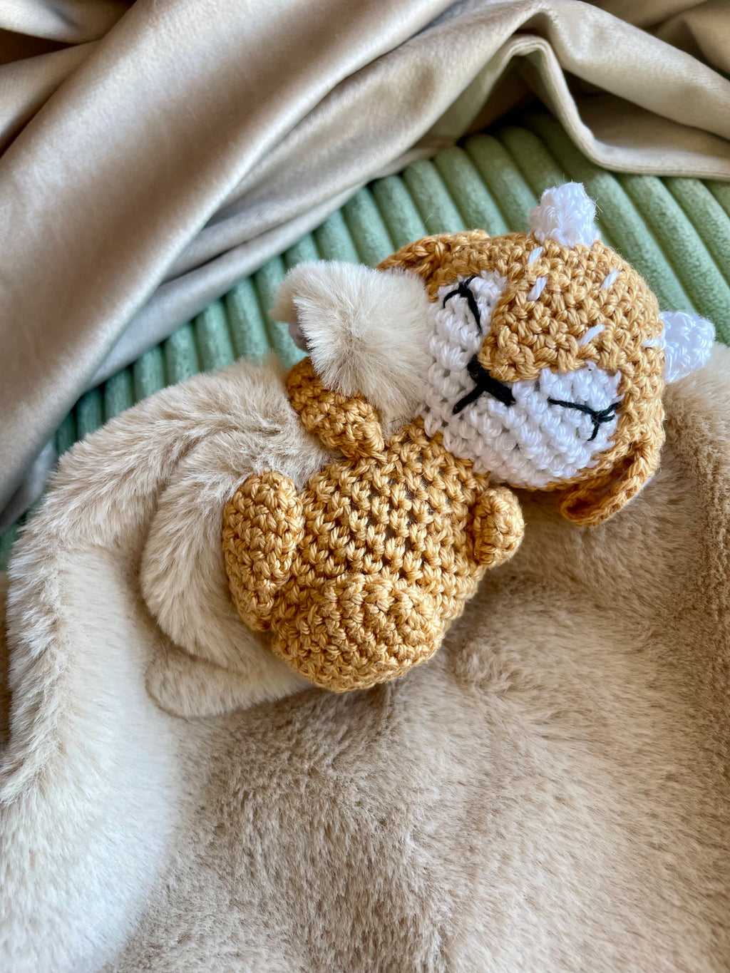 Doudou bébé biche – Compagnon artisanal pour nouveau-né
