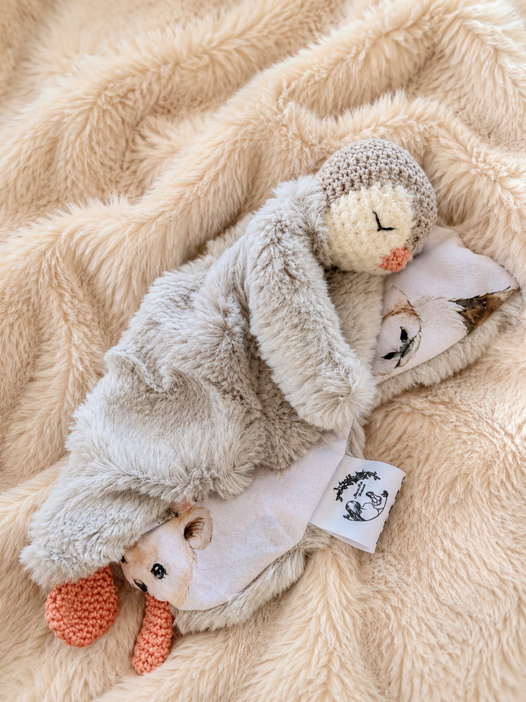 Doudou pingouin bébé en coton – Peluche artisanale pour nouveau-né