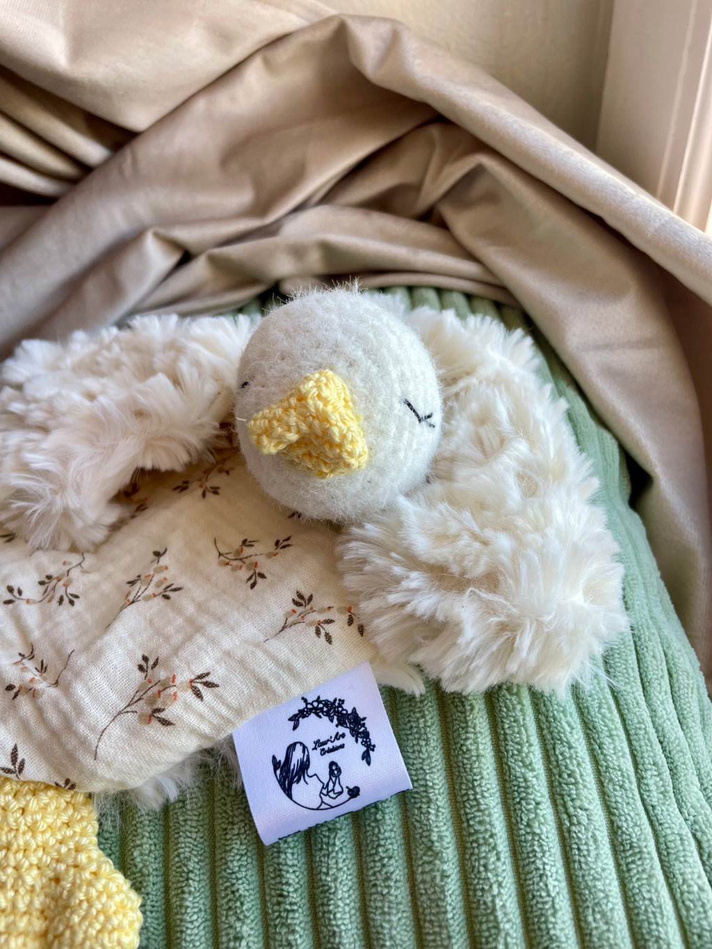 Doudou poussin bébé en coton – Peluche artisanale douce pour nouveau-né