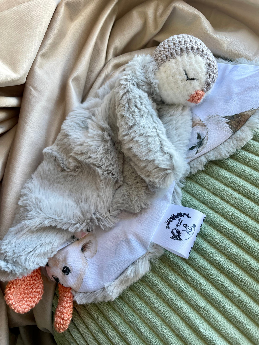 Doudou pingouin bébé en coton – Peluche artisanale pour nouveau-né